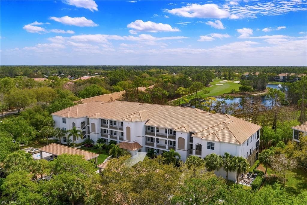 8285 Danbury BLVD 304 NAPLES, FL 34120