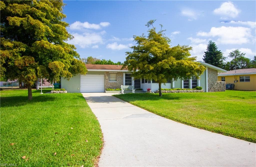 1631 Cornwallis PKY CAPE CORAL, FL 33904