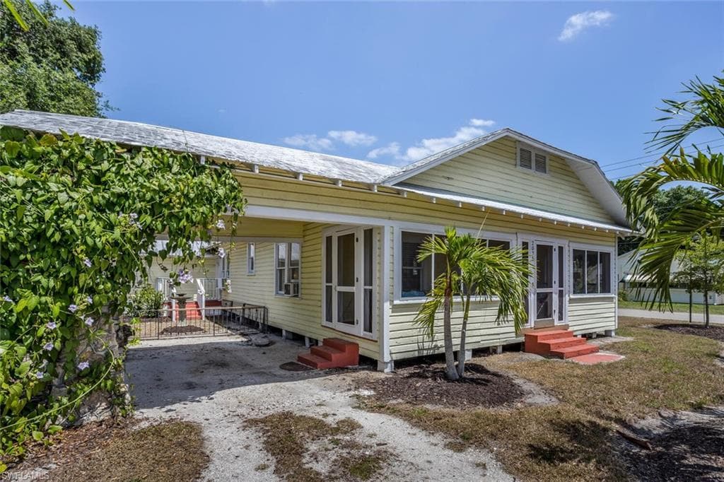 2075 Jeffcott ST FORT MYERS, FL 33901