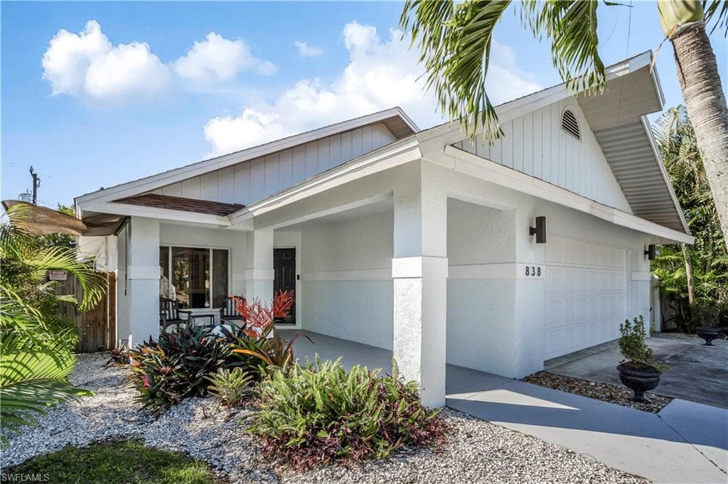 838 97th AVE N NAPLES, FL 34108