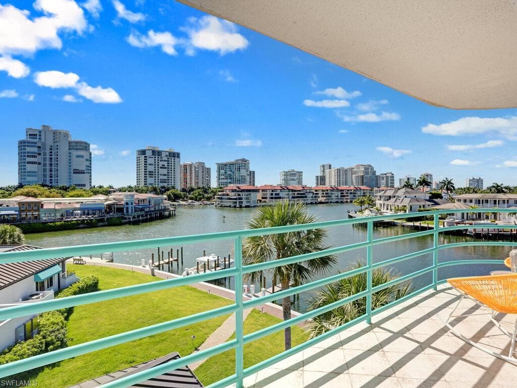 255 Park Shore DR 3-344 NAPLES, FL 34103