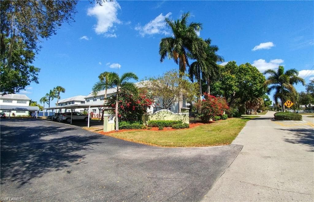 3225 E Riverside DR 13A FORT MYERS, FL 33916