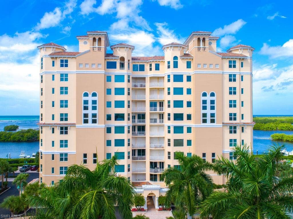 435 Dockside DR B-903 NAPLES, FL 34110