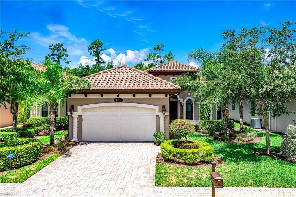 7411 Lantana CIR NAPLES, FL 34119