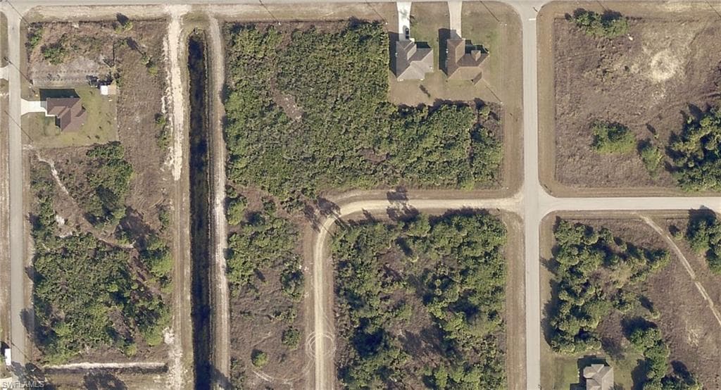905 Gregory ST E LEHIGH ACRES, FL 33974