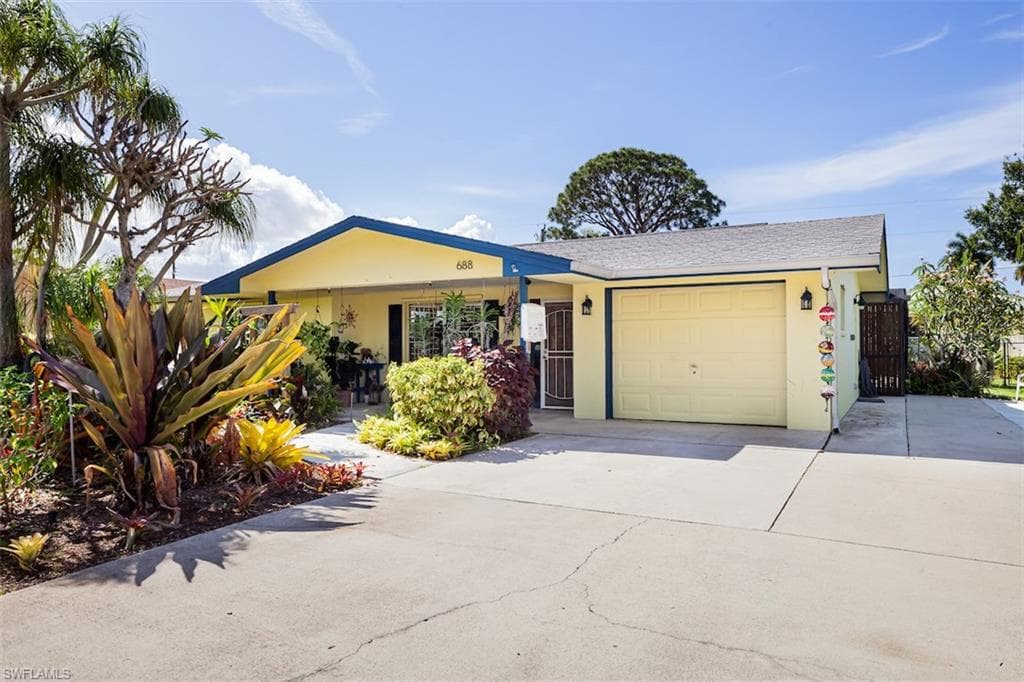 688 102nd AVE N NAPLES, FL 34108