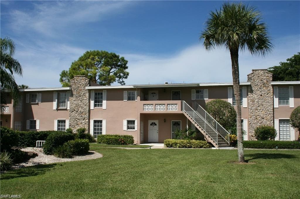 221 Cypress WAY E 206 NAPLES, FL 34110