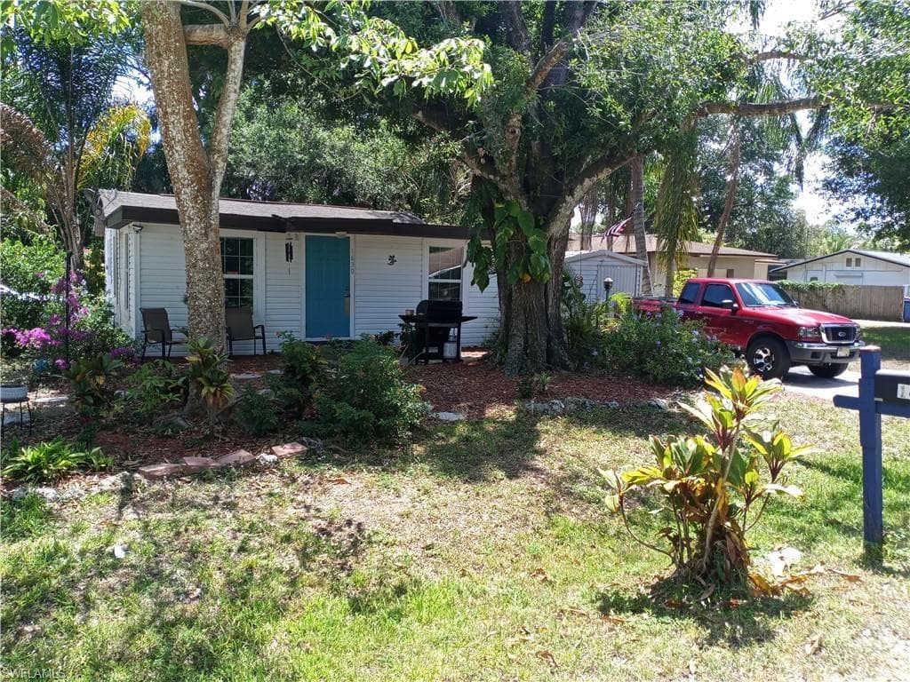 1630 Francis ST NORTH FORT MYERS, FL 33903