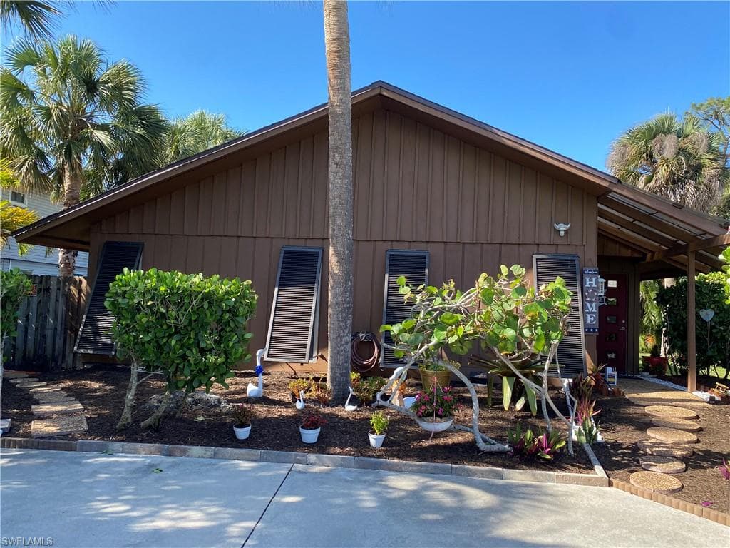 1713 Bay ST NAPLES, FL 34112