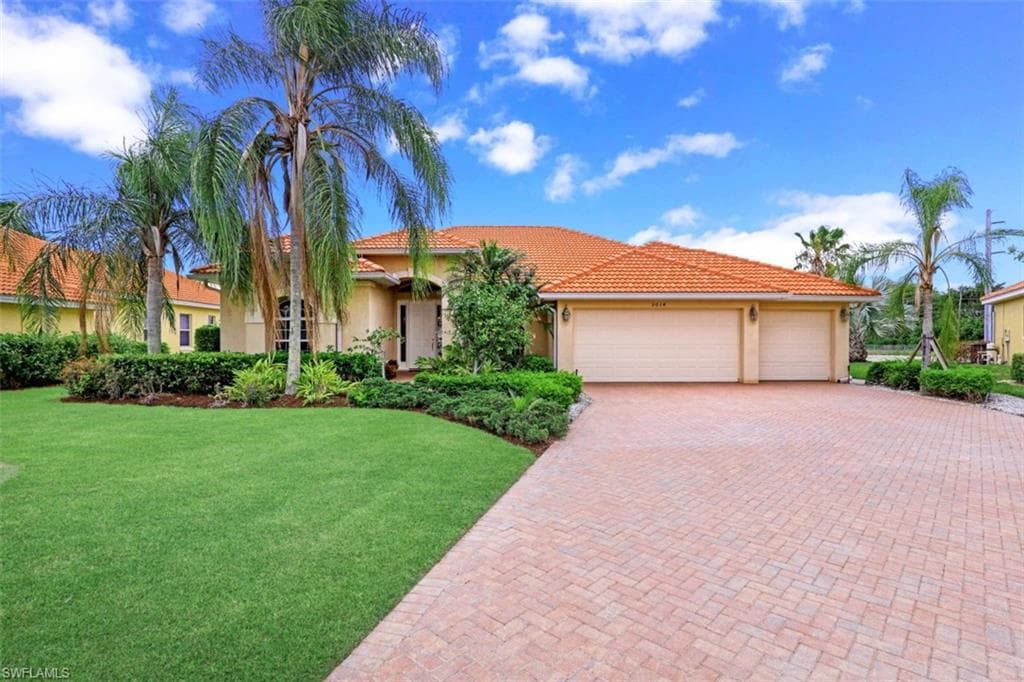 5014 OLD POND DR NAPLES, FL 34104