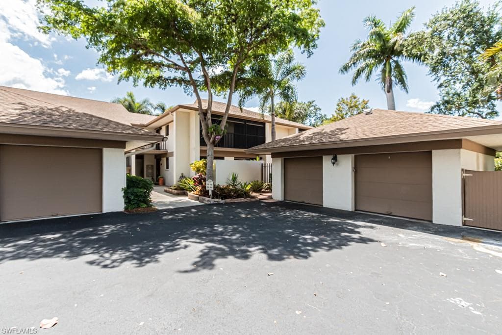 528 Retreat DR 1-104 NAPLES, FL 34110