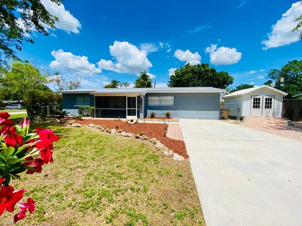201 E Penn RD LEHIGH ACRES, FL 33936