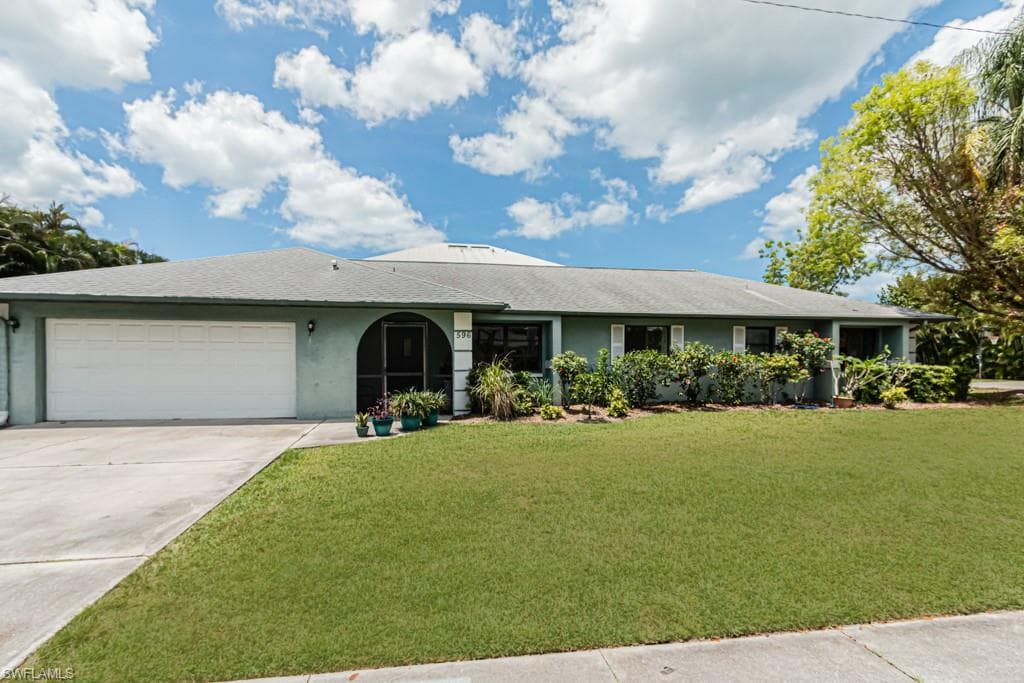 596 105th AVE N NAPLES, FL 34108