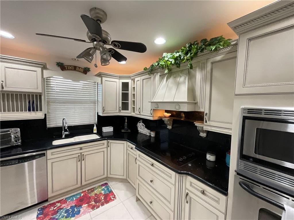 402 SE 42nd TER 1 CAPE CORAL, FL 33904