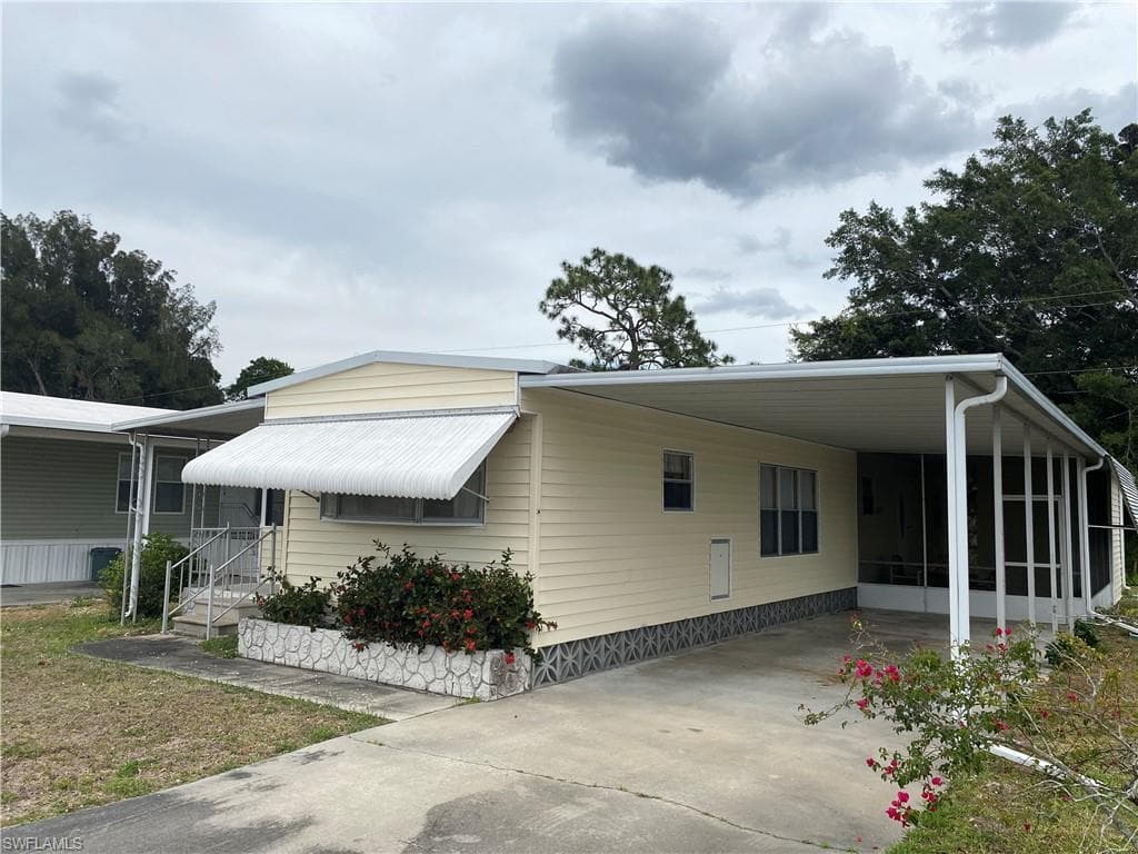 2746 Indianwood DR NORTH FORT MYERS, FL 33917