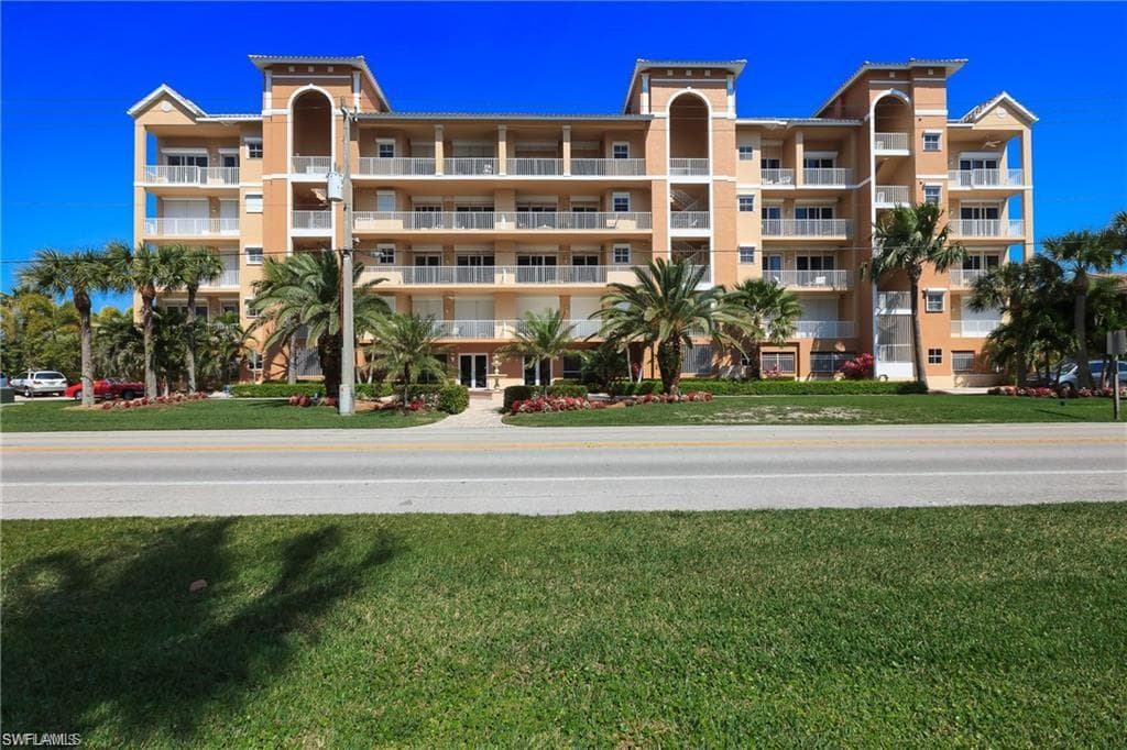 9566 Gulf Shore DR 304 NAPLES, FL 34108