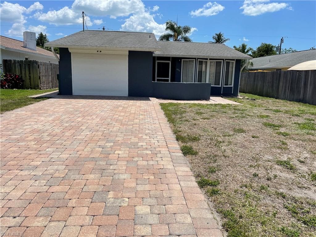 608 106th AVE N NAPLES, FL 34108