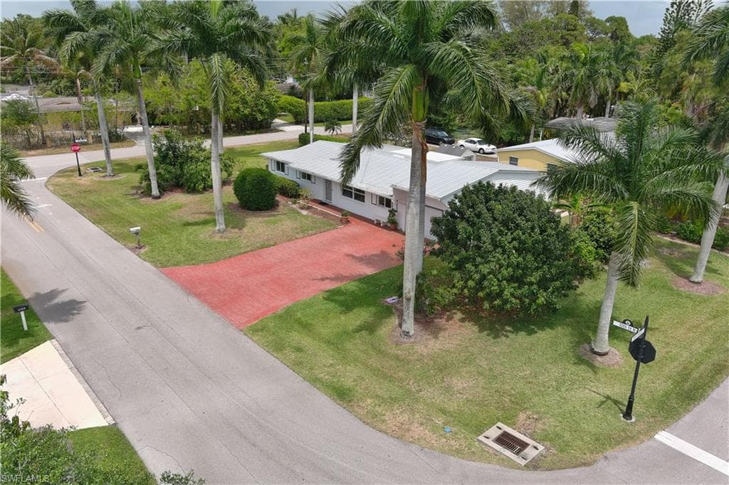 1015 Royal Palm DR NAPLES, FL 34103