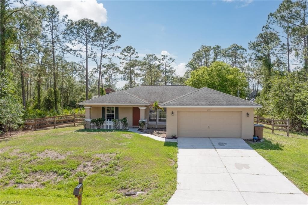 2307 Johns AVE ALVA, FL 33920