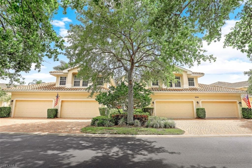 8204 Saratoga DR 302 NAPLES, FL 34113