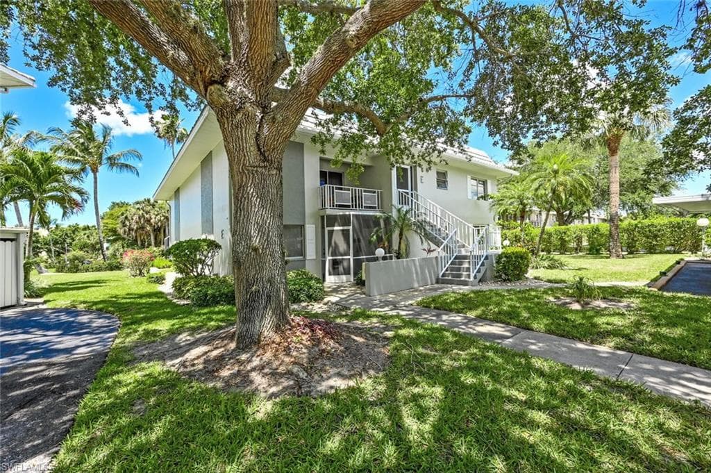 215 Cypress WAY E E1 NAPLES, FL 34110
