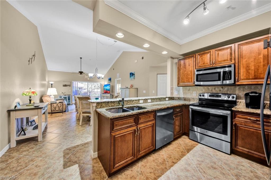 1096 Winding Pines CIR 206 CAPE CORAL, FL 33909
