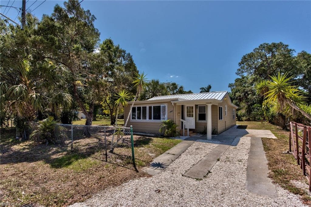 3768 Desoto AVE FORT MYERS, FL 33916
