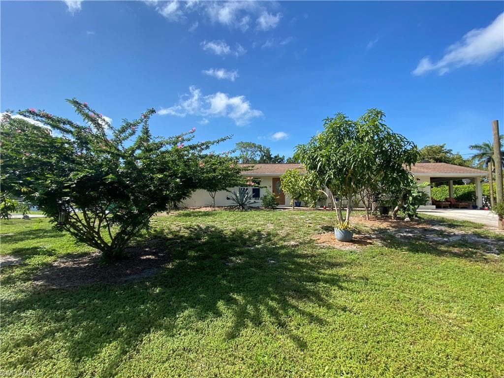 5216 Maple LN NAPLES, FL 34113