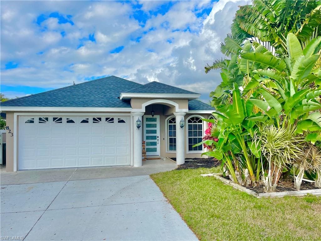 823 96th AVE N NAPLES, FL 34108