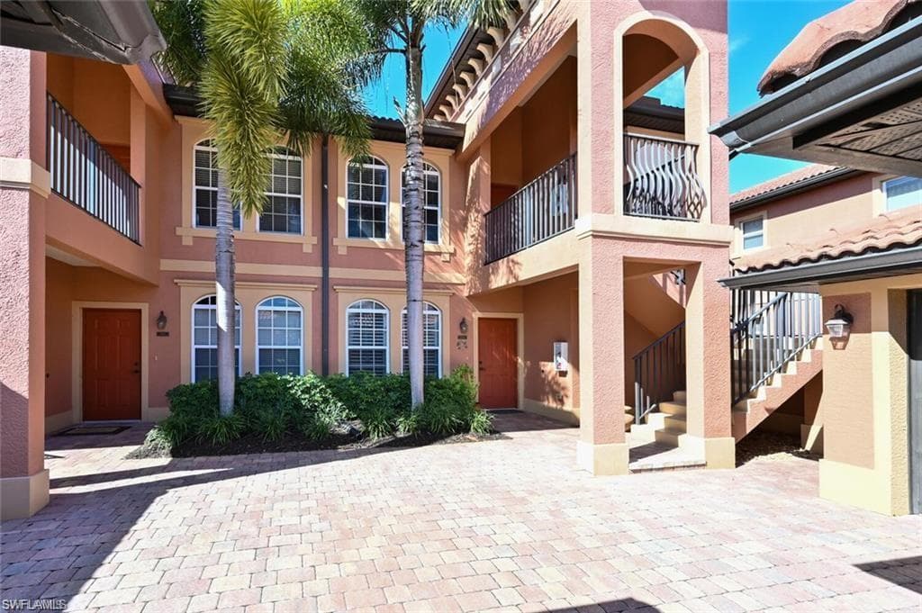 10041 Heather LN 304 NAPLES, FL 34119