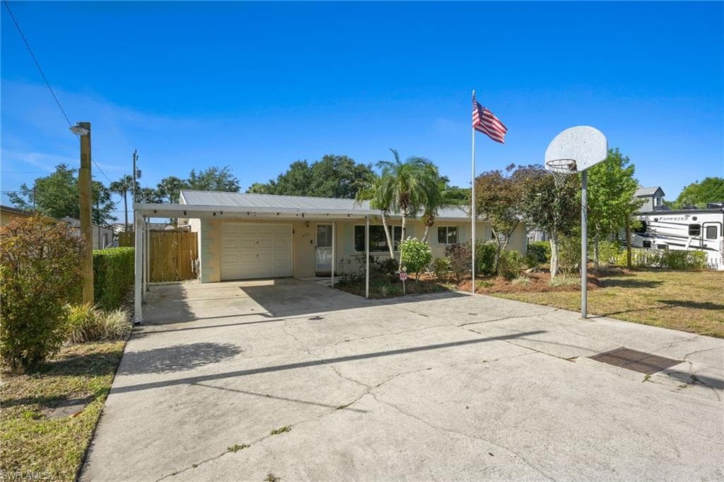 339 Lakeview DR NORTH FORT MYERS, FL 33917