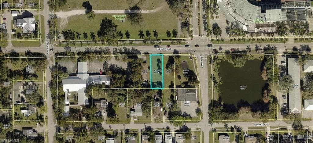 2154 Edison AVE FORT MYERS, FL 33901
