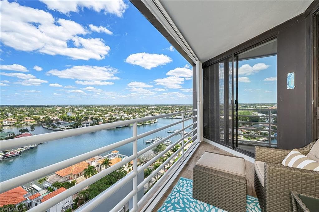 4751 Gulf Shore BLVD N PH-2 NAPLES, FL 34103