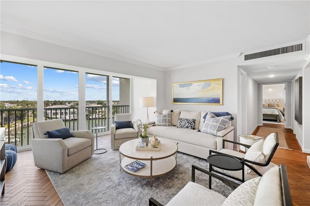 300 Park Shore DR PH-A NAPLES, FL 34103