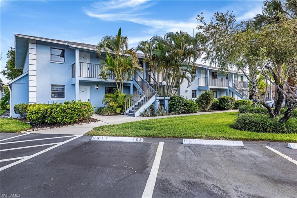 28101 Pine Haven WAY 101 BONITA SPRINGS, FL 34135
