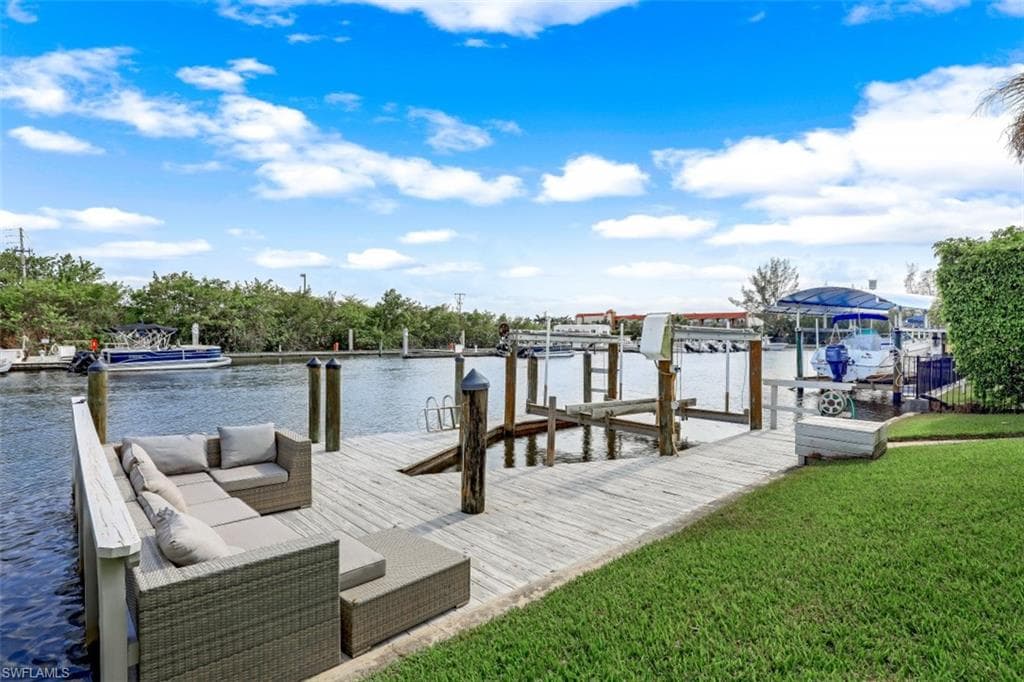 2048 Harbor LN NAPLES, FL 34104