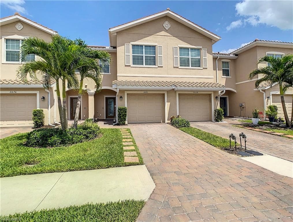 2672 Blossom WAY NAPLES, FL 34120