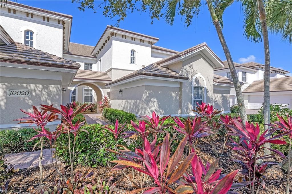 10020 Valiant CT 202 MIROMAR LAKES, FL 33913