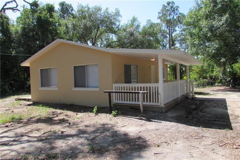 104 Abbott AVE LEHIGH ACRES, FL 33936