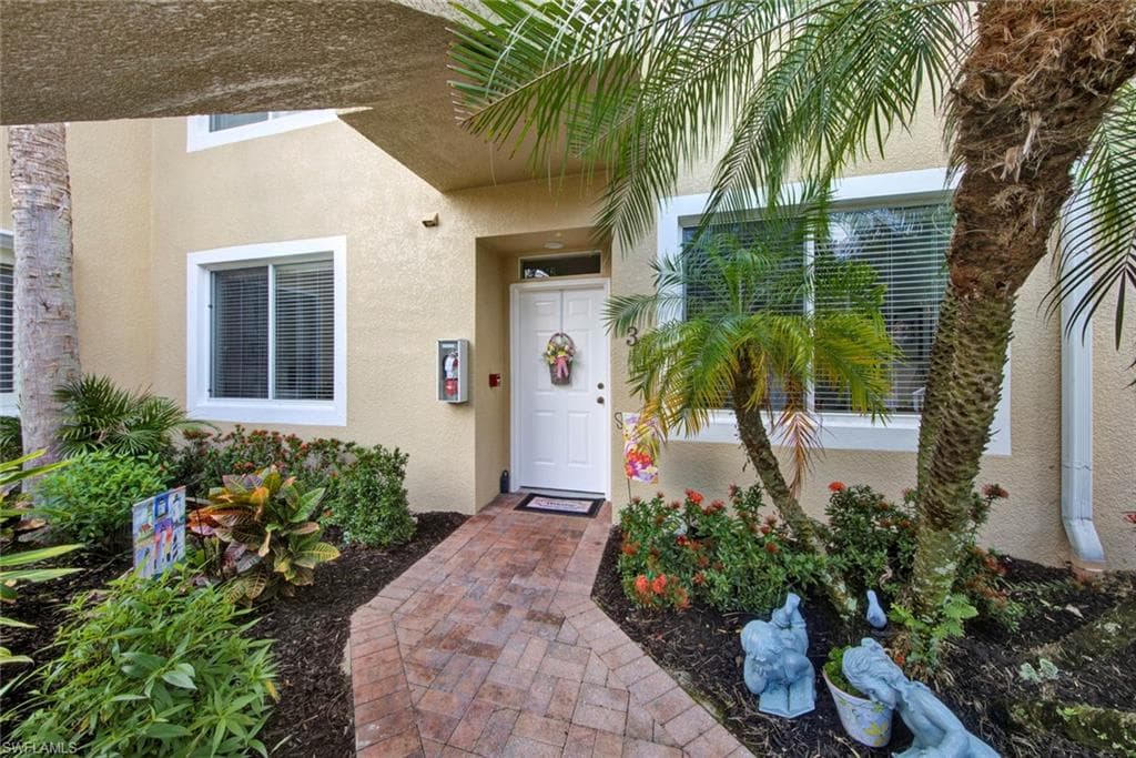 2347 Hidden Lake CT 7903 NAPLES, FL 34112