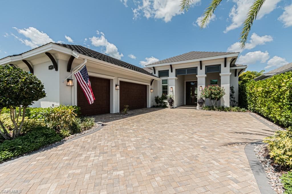 6827 Mangrove AVE NAPLES, FL 34109