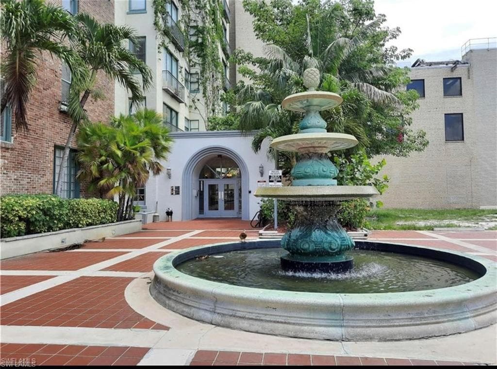 2310 First St 202 FORT MYERS, FL 33901
