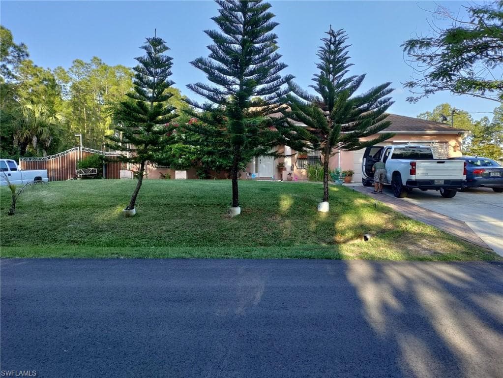 1204 Mcarthur AVE LEHIGH ACRES, FL 33972