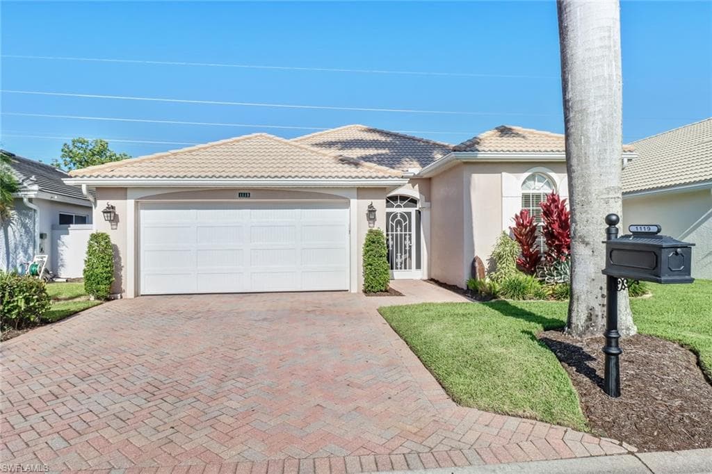 1119 Jardin DR NAPLES, FL 34104