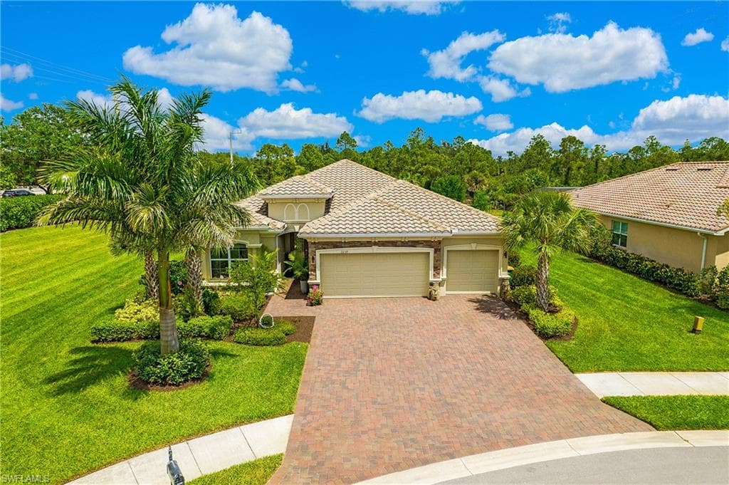 2239 Vermont LN NAPLES, FL 34120