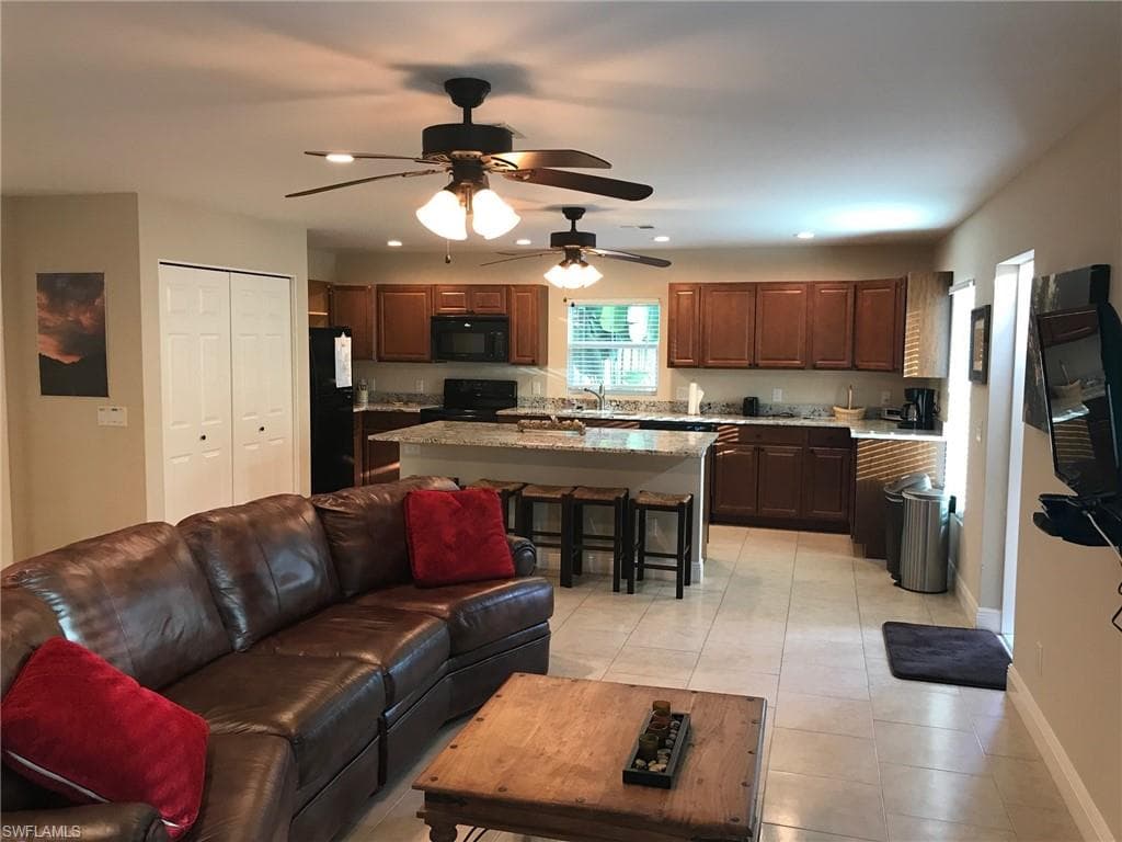 6130 Standing Oaks LN NAPLES, FL 34119