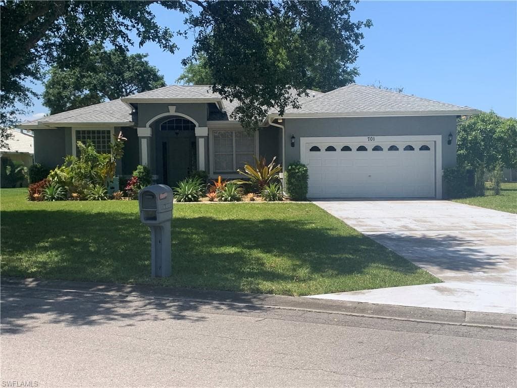 701 Meyer DR NAPLES, FL 34120