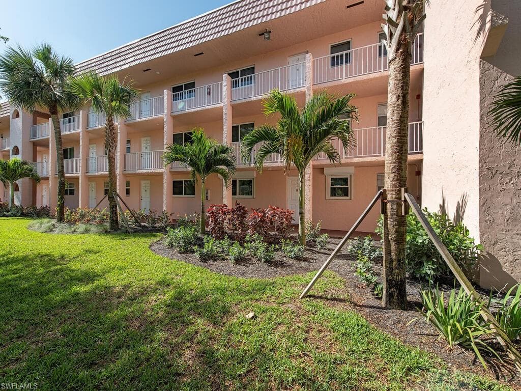 100 Forest Lakes BLVD 111 NAPLES, FL 34105
