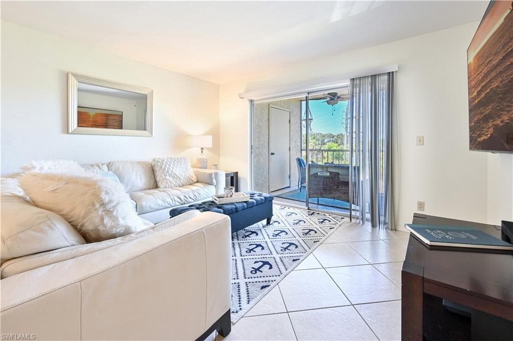 1001 Foxfire LN 209 NAPLES, FL 34104