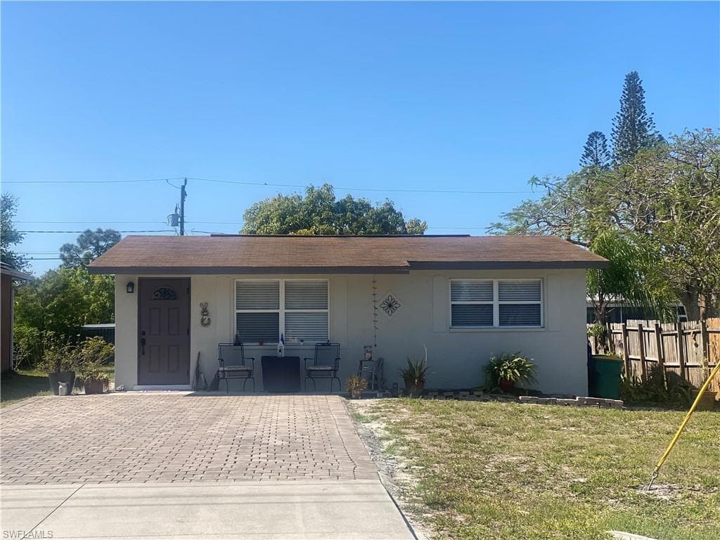3048 Linwood AVE NAPLES, FL 34112